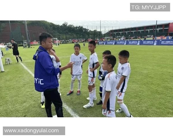 足球球星用坚持与努力不断进步实现自我超越追逐梦想辉煌未来